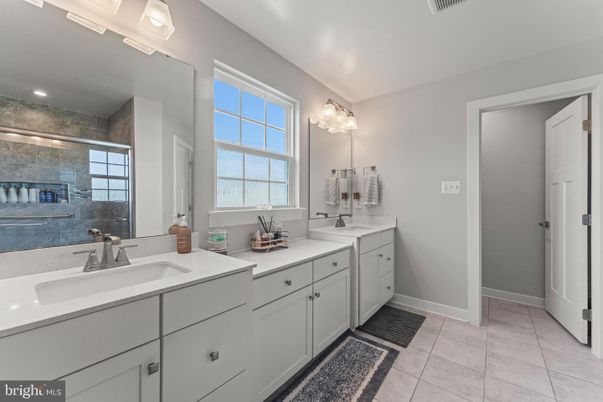Bathroom, Dual Sink Vanities, Interior, Recessed Lighting