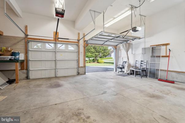 Garage, Interior