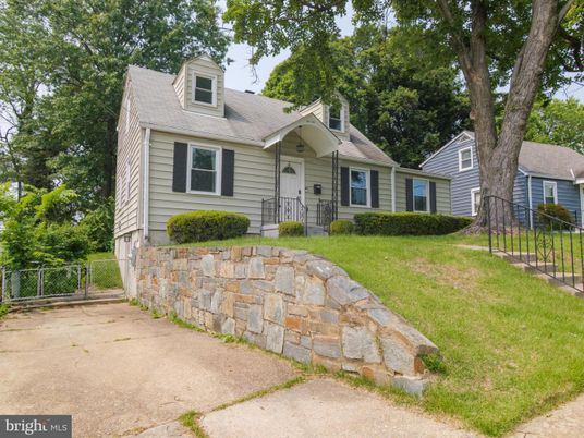 Exterior, Facade, Cape Cod