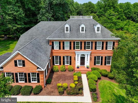 Exterior, Facade, Brick Facade, Georgian