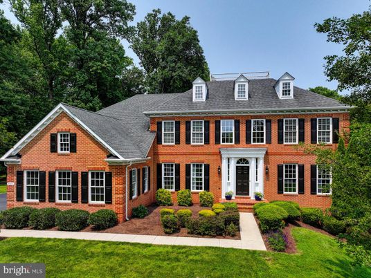 Exterior, Facade, Brick Facade, Georgian