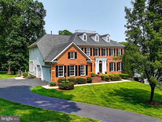 Exterior, Facade, Brick Facade, Georgian