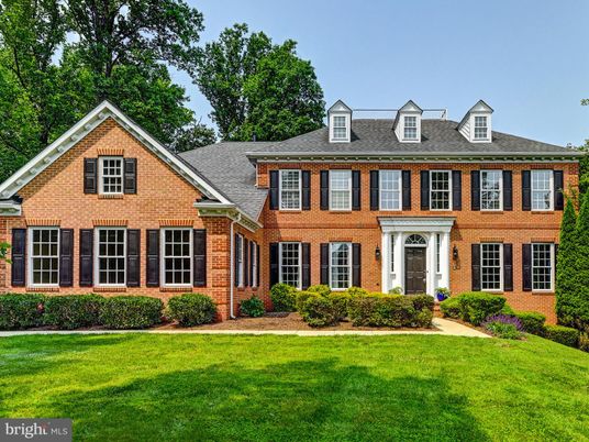 Exterior, Facade, Brick Facade, Georgian