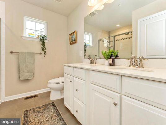 Bathroom, Dual Sink Vanities, Interior, Recessed Lighting