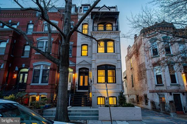 Exterior, Facade, Brick Facade, Rowhouse