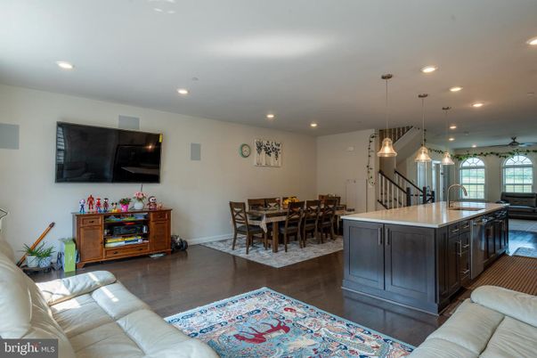Dining room, Interior, Kitchen, Living room, Pendant Lights, Recessed Lighting, Wood Texture Flooring