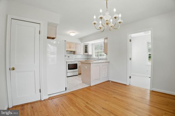 Chandelier, Interior, Kitchen, Wood Texture Flooring