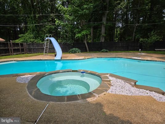 Exterior, Playground, Pool