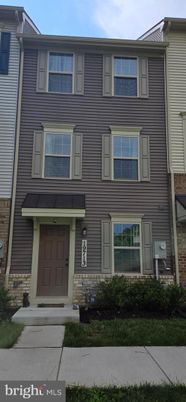 Exterior, Facade, Rowhouse
