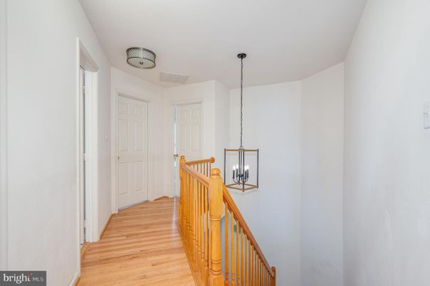 Interior, Pendant Lights, Wood Texture Flooring