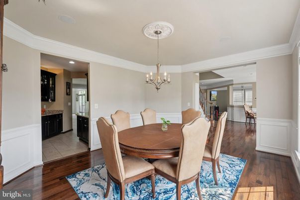 Chandelier, Dining room, Interior, Recessed Lighting, Wood Texture Flooring