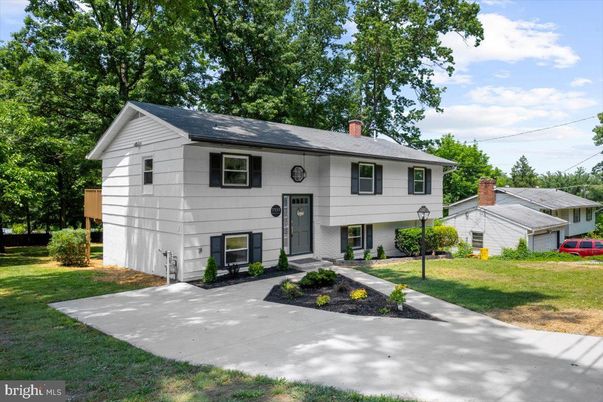 Backyard, Exterior, Facade, Raised Ranch