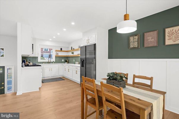 Dining room, Interior, Kitchen, Pendant Lights, Recessed Lighting, Wood Texture Flooring
