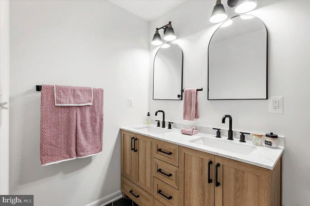 Bathroom, Dual Sink Vanities, Interior