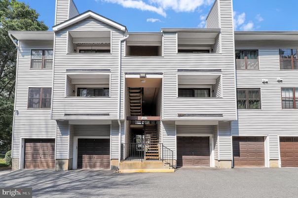 Attached, Exterior, Facade, Rowhouse