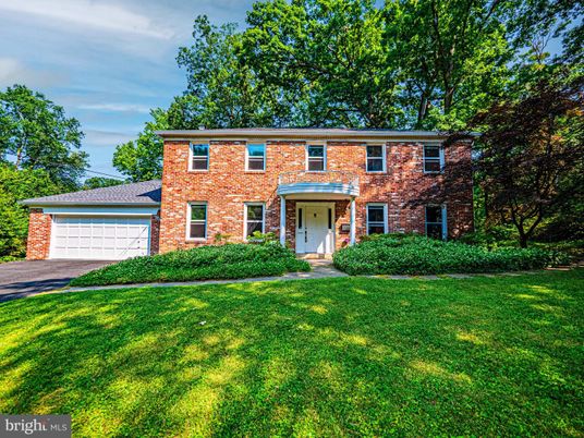 Attached, Exterior, Facade, Brick Facade, Georgian