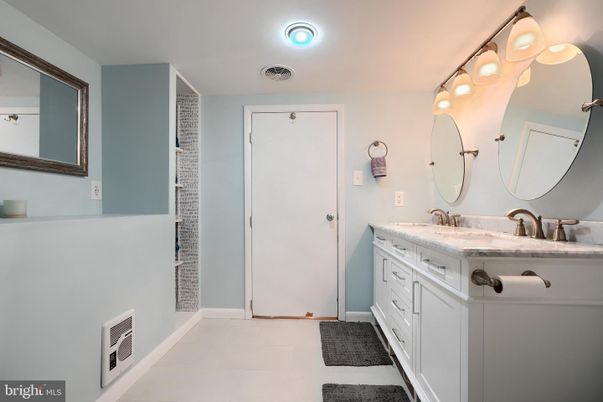 Bathroom, Dual Sink Vanities, Interior