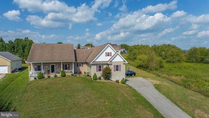 Attached, Backyard, Exterior, Facade, Cape Cod