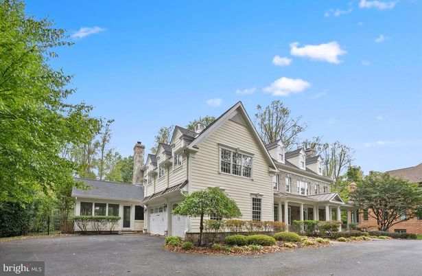 Attached, Exterior, Facade, Farmhouse