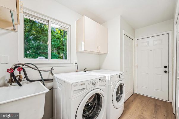 Interior, Washer, Wood Texture Flooring