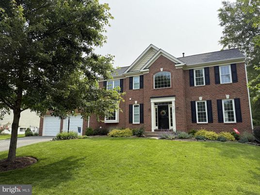 Attached, Backyard, Exterior, Facade, Brick Facade, Georgian