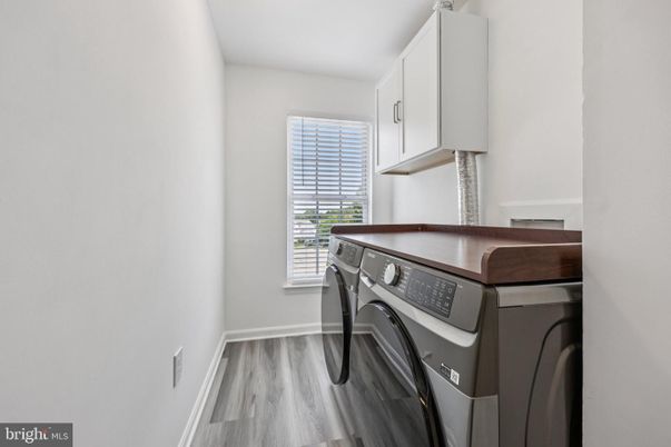 Interior, Washer, Wood Texture Flooring