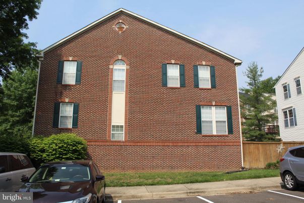 Exterior, Facade, Brick Facade, Rowhouse