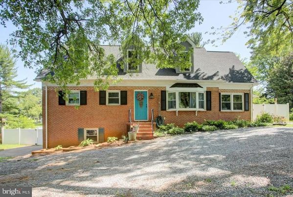 Exterior, Facade, Brick Facade, Cape Cod
