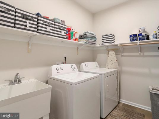 Interior, Washer, Wood Texture Flooring