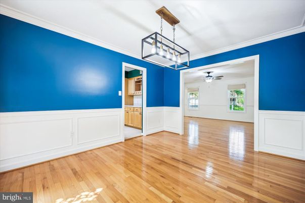 Empty room, Interior, Pendant Lights, Wood Texture Flooring