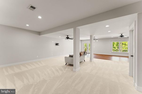 Empty room, Interior, Recessed Lighting