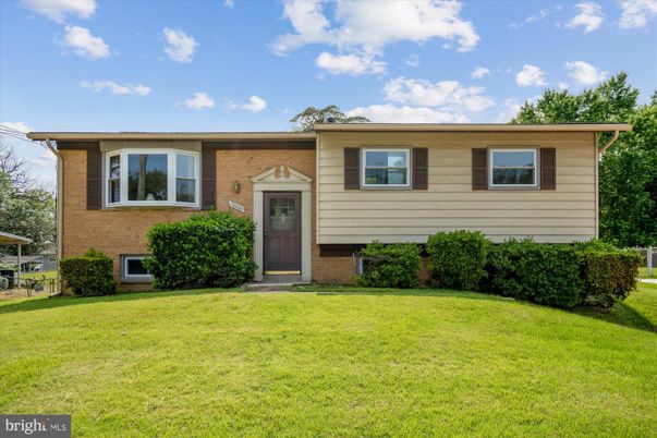 Exterior, Facade, Brick Facade, Raised Ranch