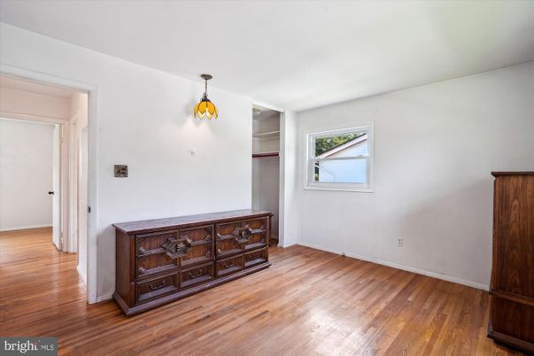 Interior, Pendant Lights, Wood Texture Flooring