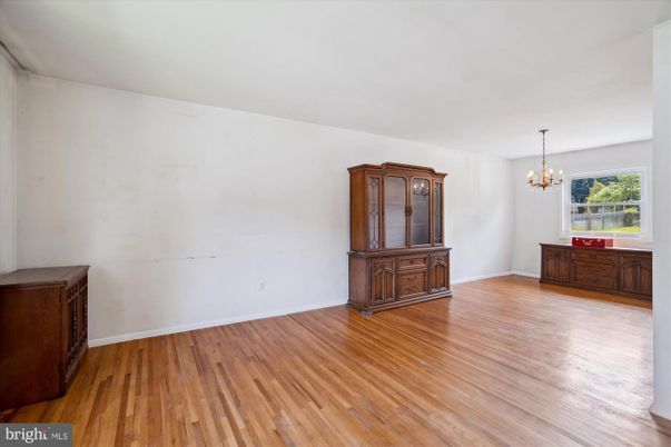 Chandelier, Empty room, Interior, Wood Texture Flooring