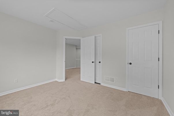 Empty room, Interior