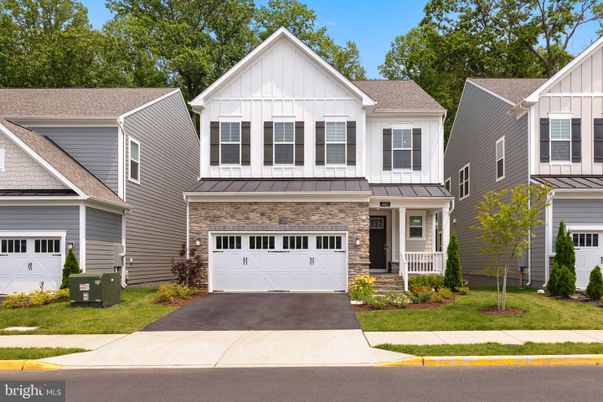 Attached, Exterior, Facade, Farmhouse
