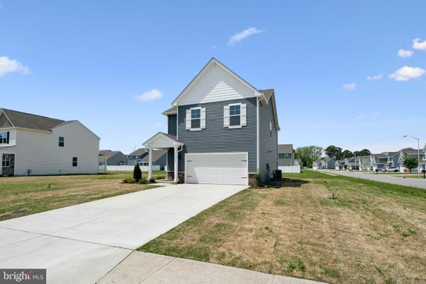 Attached, Exterior, Facade, Farmhouse