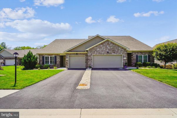 Attached, Exterior, Facade, Brick Facade, Ranch