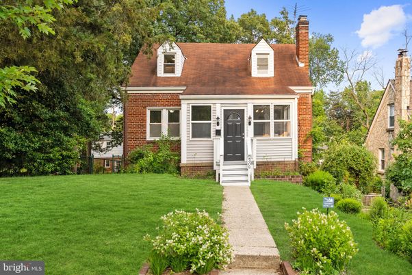 Exterior, Facade, Brick Facade, Cape Cod