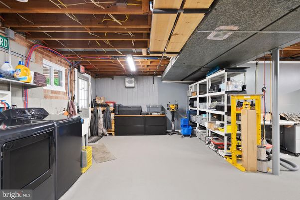 Interior, Washer, Wooden Beams