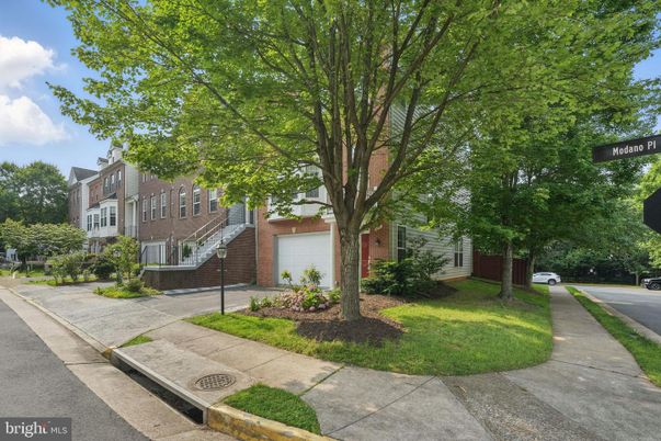 Attached, Exterior, Facade, Brick Facade, Rowhouse