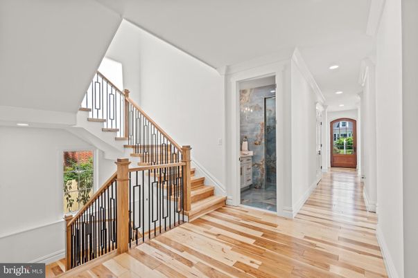 Interior, Recessed Lighting, Wood Texture Flooring