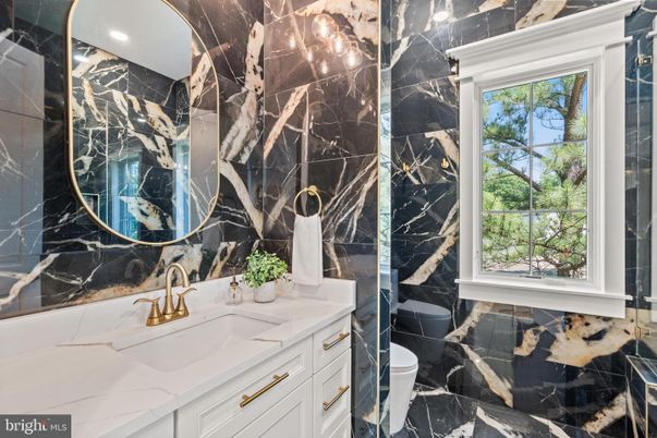 Bathroom, Interior, Marble, Marble Walls, Recessed Lighting