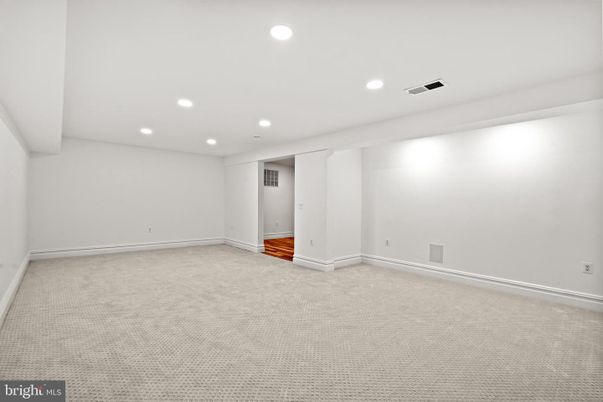 Empty room, Interior, Recessed Lighting