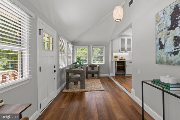 Interior, Pendant Lights, Wood Texture Flooring