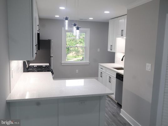 Interior, Kitchen, Pendant Lights, Recessed Lighting, Wood Texture Flooring
