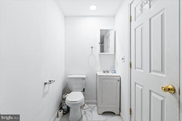 Bathroom, Interior, Marble, Recessed Lighting