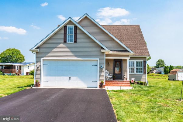 Attached, Exterior, Facade, American Craftsman