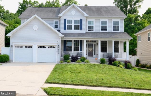 Attached, Exterior, Facade, Farmhouse