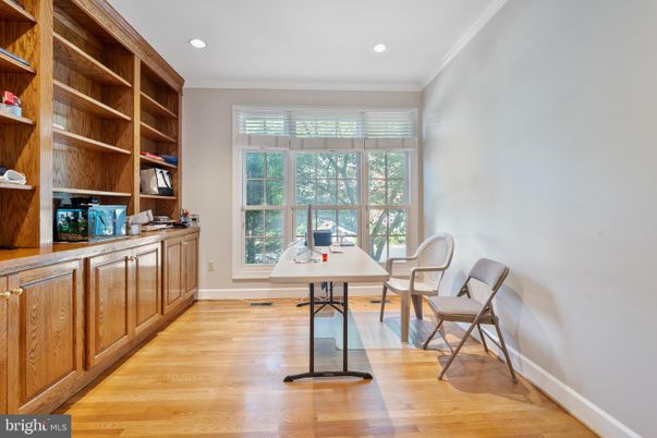 Home Office, Interior, Recessed Lighting, Wood Texture Flooring